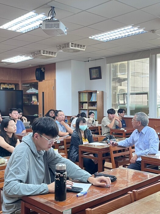 20241008屏東縣泰安國小林炫作主任到校演講(泰安國小數位教學環境與教師專業發展)圖片